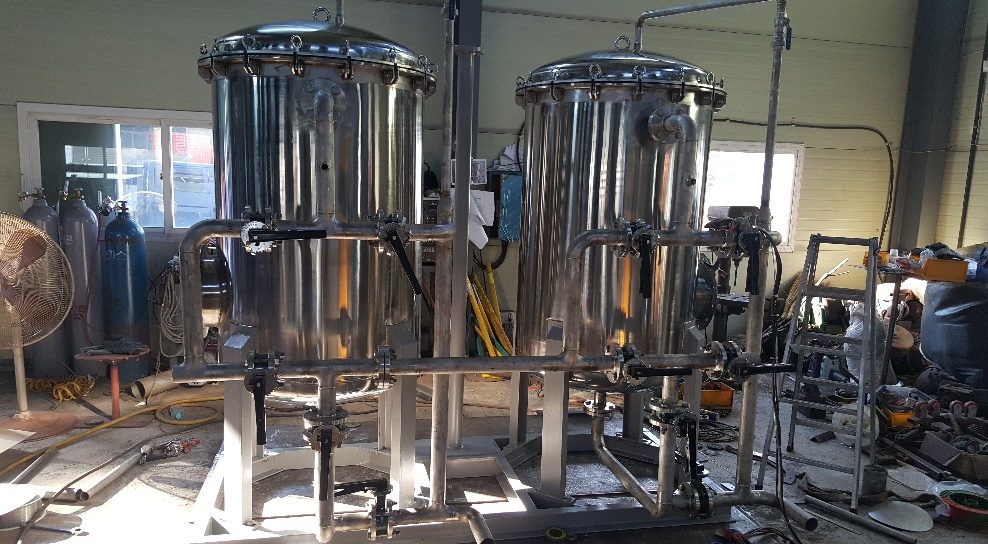 Stainless-steel filtration and pressure vessels